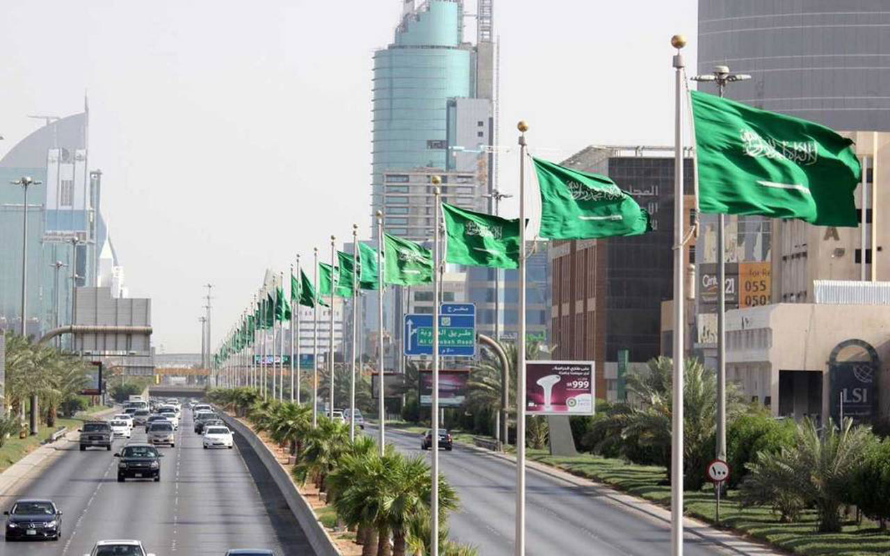 “تحول إلكتروني: تحسين الخدمات الحكومية في السعودية من خلال الذكاء الاصطناعي وتكنولوجيا المعلومات”